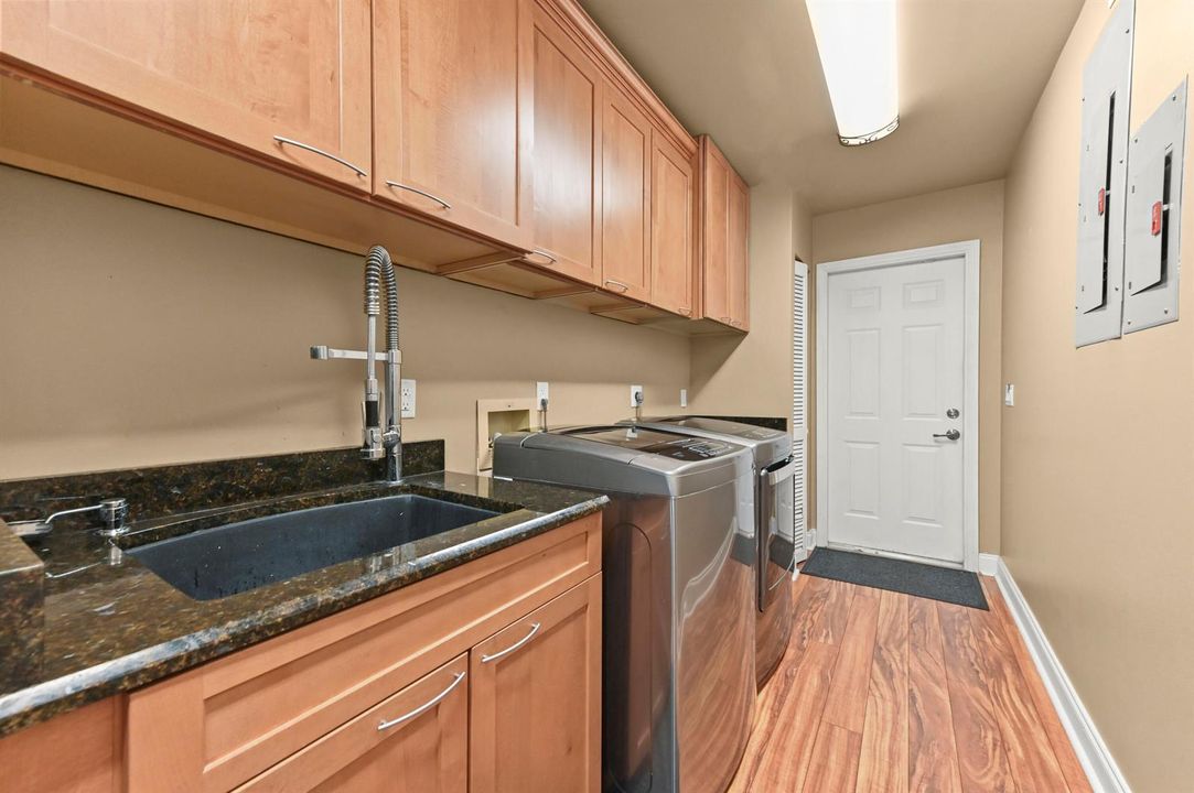 08 Laundry Room 01