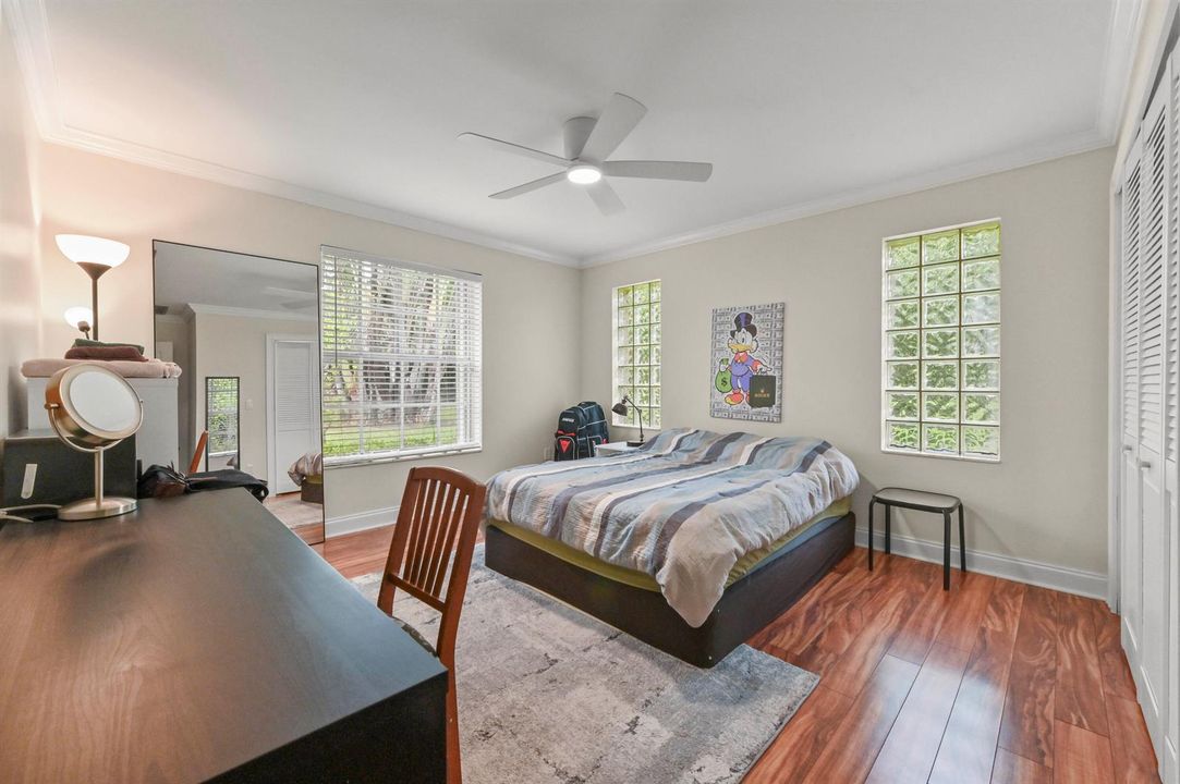 21 Bedroom 01