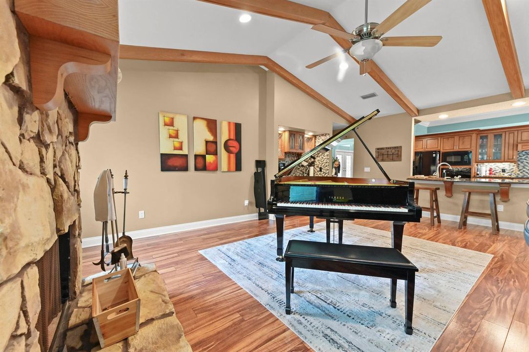 14 Living Room 06