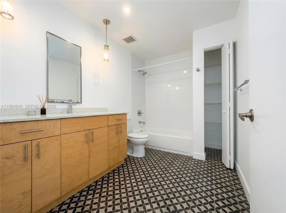 For Rent: $2,000 (1 beds, 1 baths, 525 Square Feet)