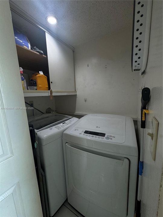 На продажу: $265,000 (2 спален, 2 ванн, 910 Квадратных фут)