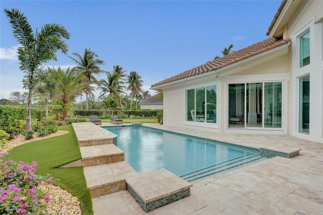 For Sale: $2,899,000 (5 beds, 4 baths, 4763 Square Feet)
