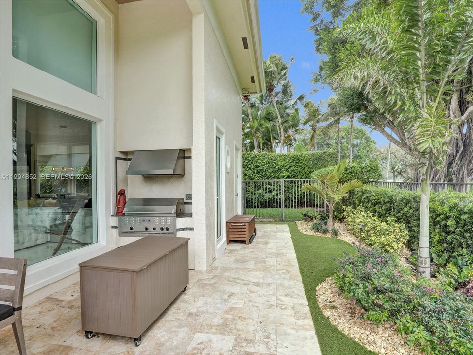 For Sale: $2,899,000 (5 beds, 4 baths, 4763 Square Feet)