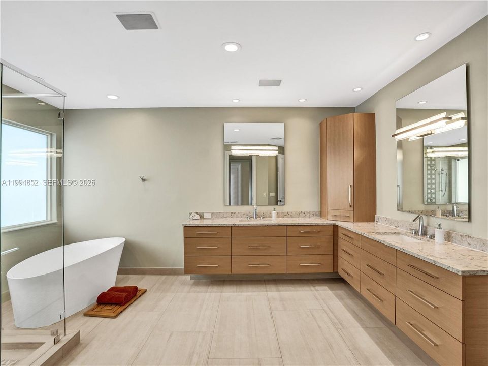 For Sale: $2,899,000 (5 beds, 4 baths, 4763 Square Feet)