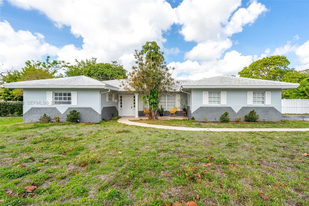 Activo con contrato: $670,000 (4 camas, 3 baños, 1845 Pies cuadrados)