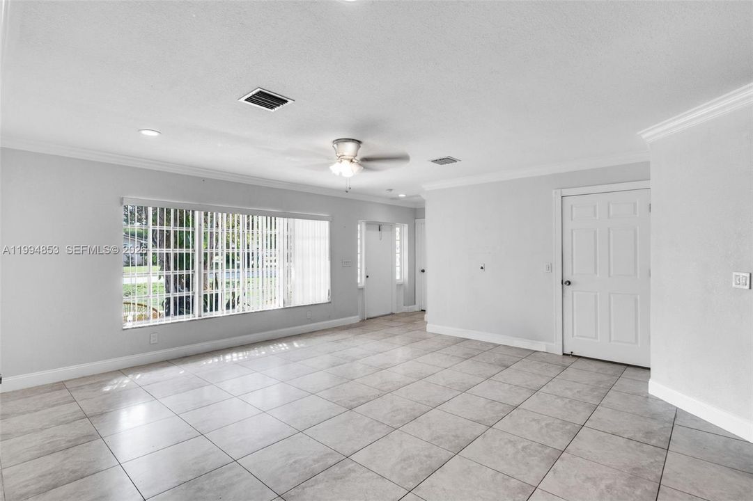 Activo con contrato: $670,000 (4 camas, 3 baños, 1845 Pies cuadrados)