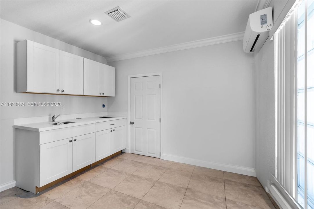 Activo con contrato: $670,000 (4 camas, 3 baños, 1845 Pies cuadrados)