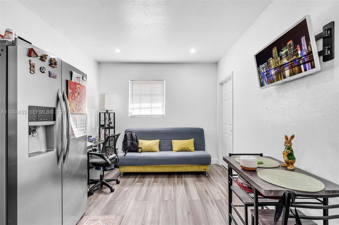 Activo con contrato: $670,000 (4 camas, 3 baños, 1845 Pies cuadrados)