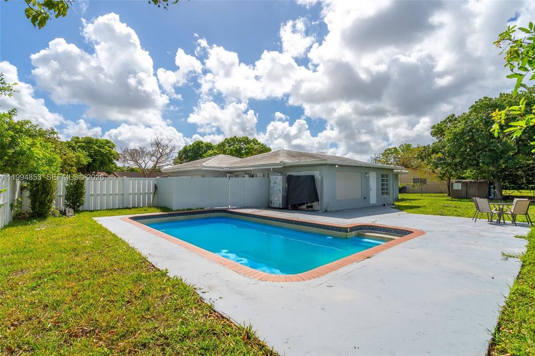 Activo con contrato: $670,000 (4 camas, 3 baños, 1845 Pies cuadrados)