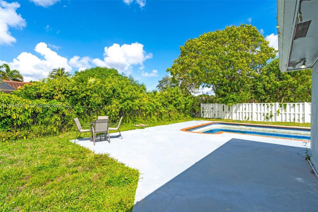 Activo con contrato: $670,000 (4 camas, 3 baños, 1845 Pies cuadrados)