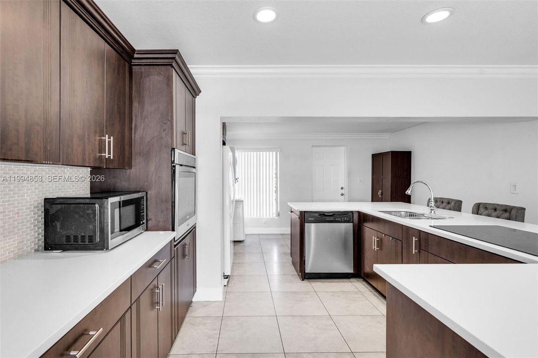 Activo con contrato: $670,000 (4 camas, 3 baños, 1845 Pies cuadrados)