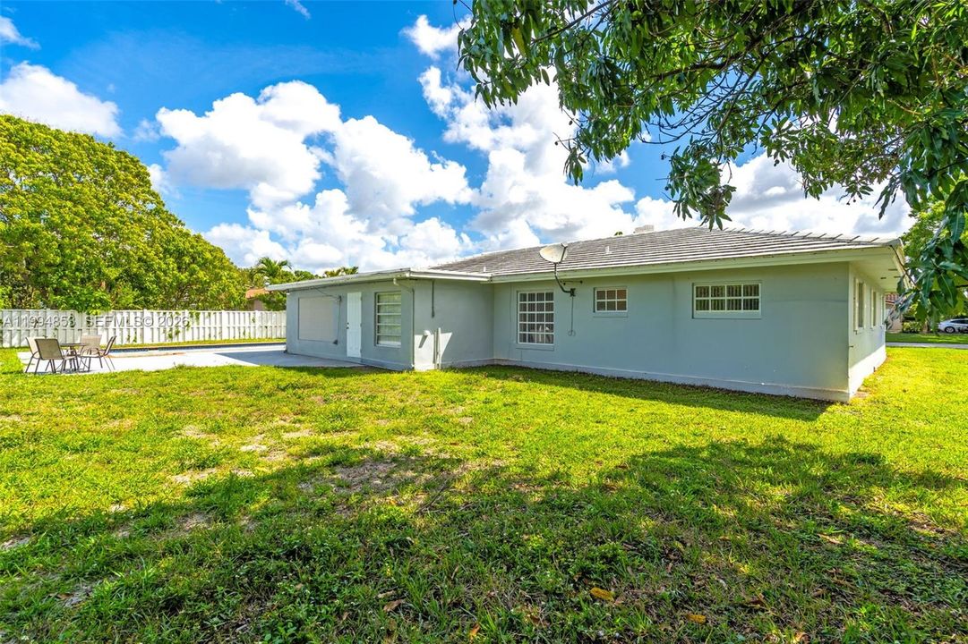 Activo con contrato: $670,000 (4 camas, 3 baños, 1845 Pies cuadrados)