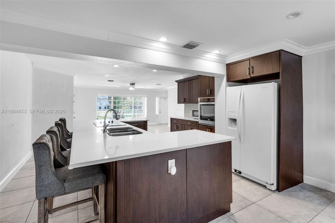 Activo con contrato: $670,000 (4 camas, 3 baños, 1845 Pies cuadrados)