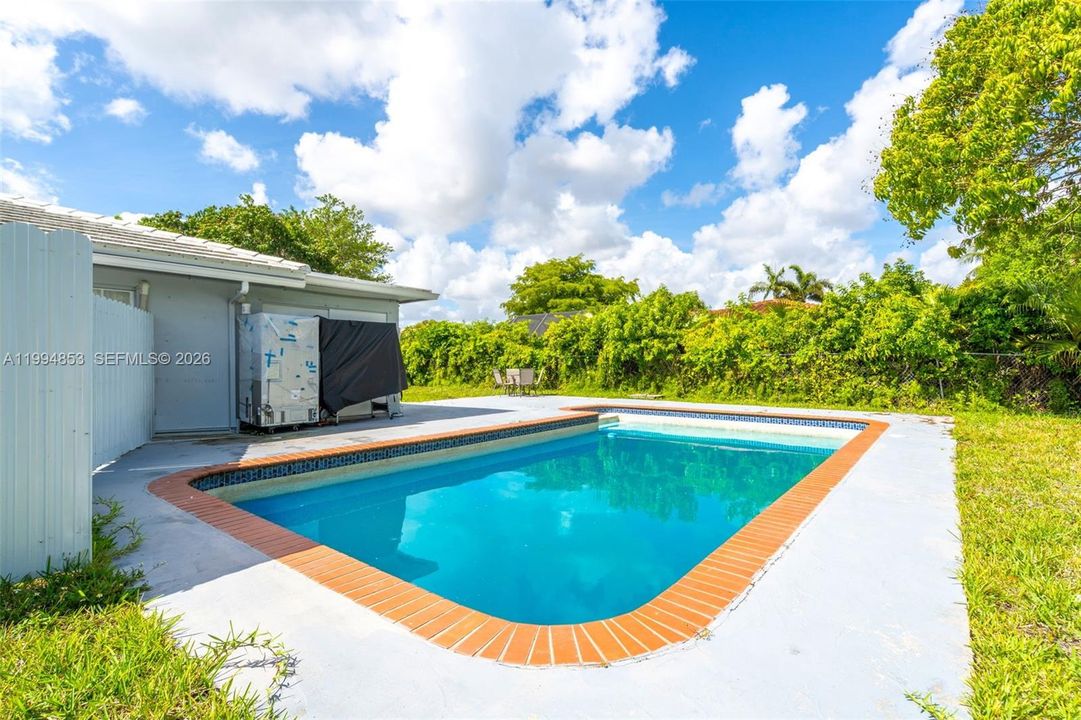 Activo con contrato: $670,000 (4 camas, 3 baños, 1845 Pies cuadrados)