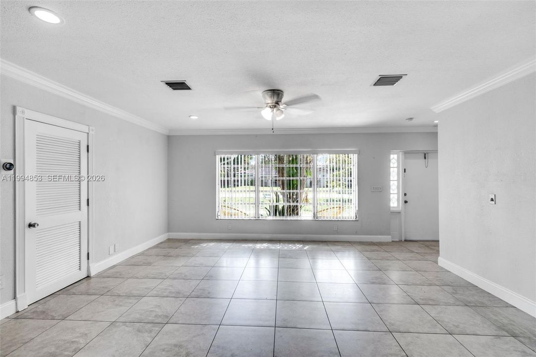Activo con contrato: $670,000 (4 camas, 3 baños, 1845 Pies cuadrados)
