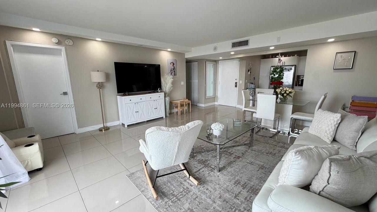 For Sale: $210,000 (2 beds, 2 baths, 1050 Square Feet)