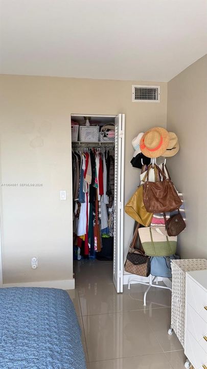 For Sale: $210,000 (2 beds, 2 baths, 1050 Square Feet)