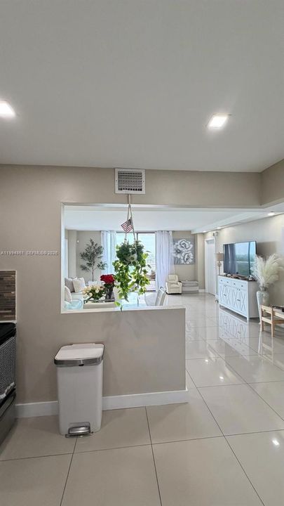 For Sale: $210,000 (2 beds, 2 baths, 1050 Square Feet)