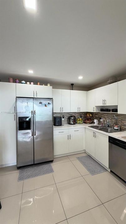 For Sale: $210,000 (2 beds, 2 baths, 1050 Square Feet)
