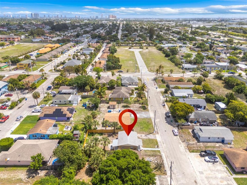 For Sale: $308,000 (2 beds, 1 baths, 725 Square Feet)
