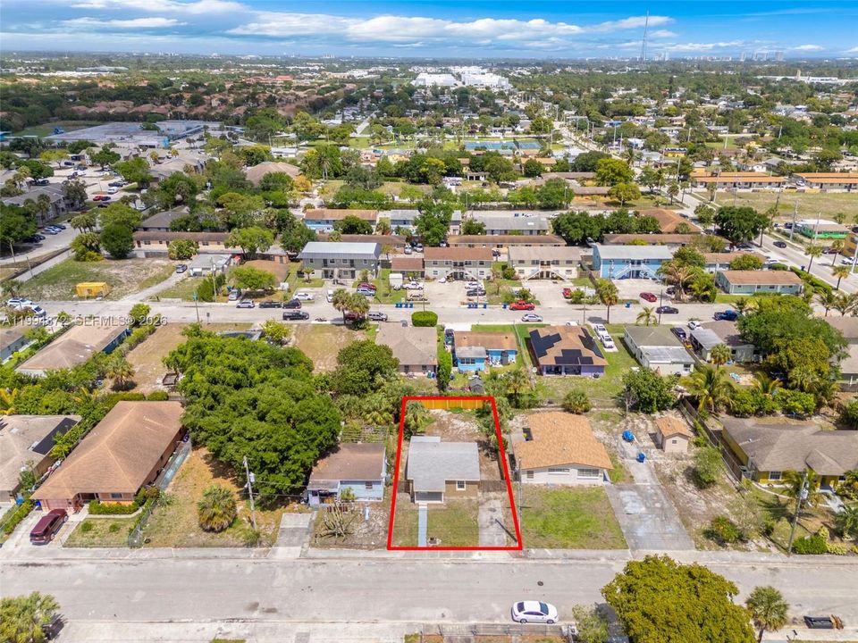 For Sale: $308,000 (2 beds, 1 baths, 725 Square Feet)