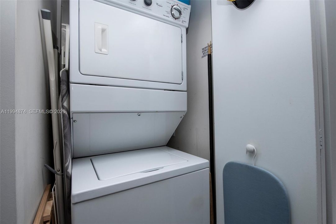 For Rent: $3,000 (1 beds, 1 baths, 781 Square Feet)