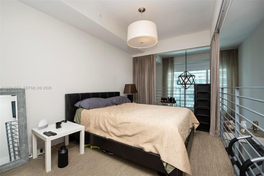 For Rent: $3,000 (1 beds, 1 baths, 781 Square Feet)