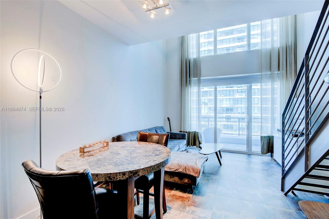 For Rent: $3,000 (1 beds, 1 baths, 781 Square Feet)