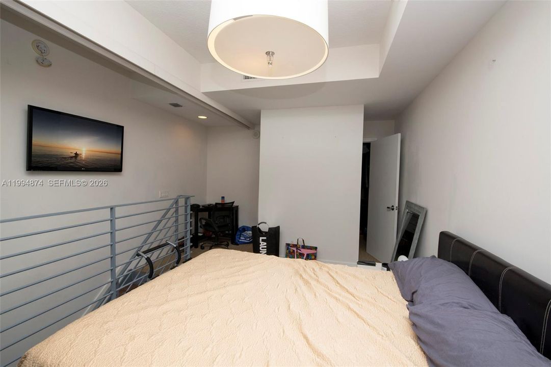 For Rent: $3,000 (1 beds, 1 baths, 781 Square Feet)