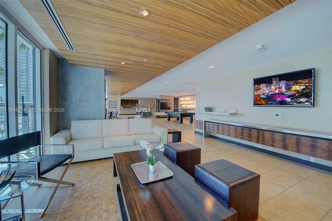 For Rent: $3,000 (1 beds, 1 baths, 781 Square Feet)