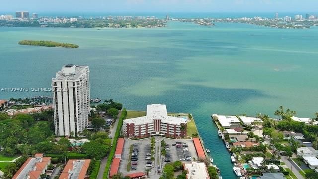 На продажу: $360,000 (2 спален, 2 ванн, 0 Квадратных фут)