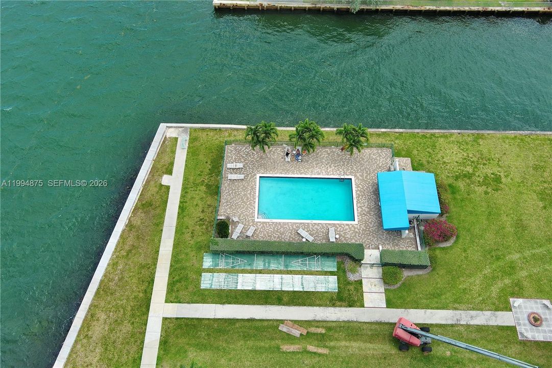 На продажу: $360,000 (2 спален, 2 ванн, 0 Квадратных фут)