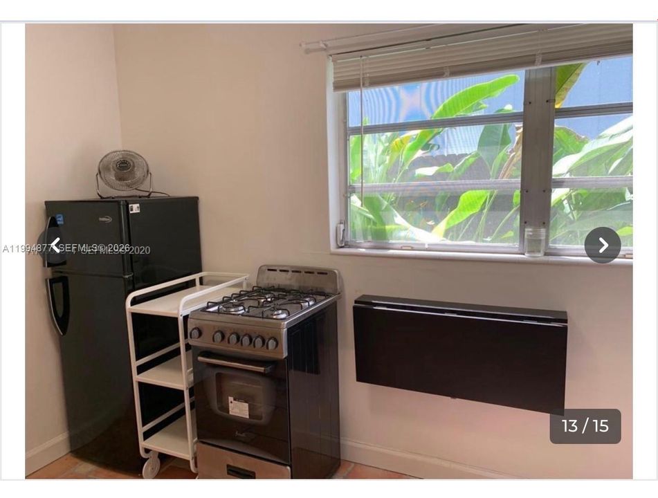 出租: $1,900 (0 贝兹, 1 浴室, 2477 平方英尺)