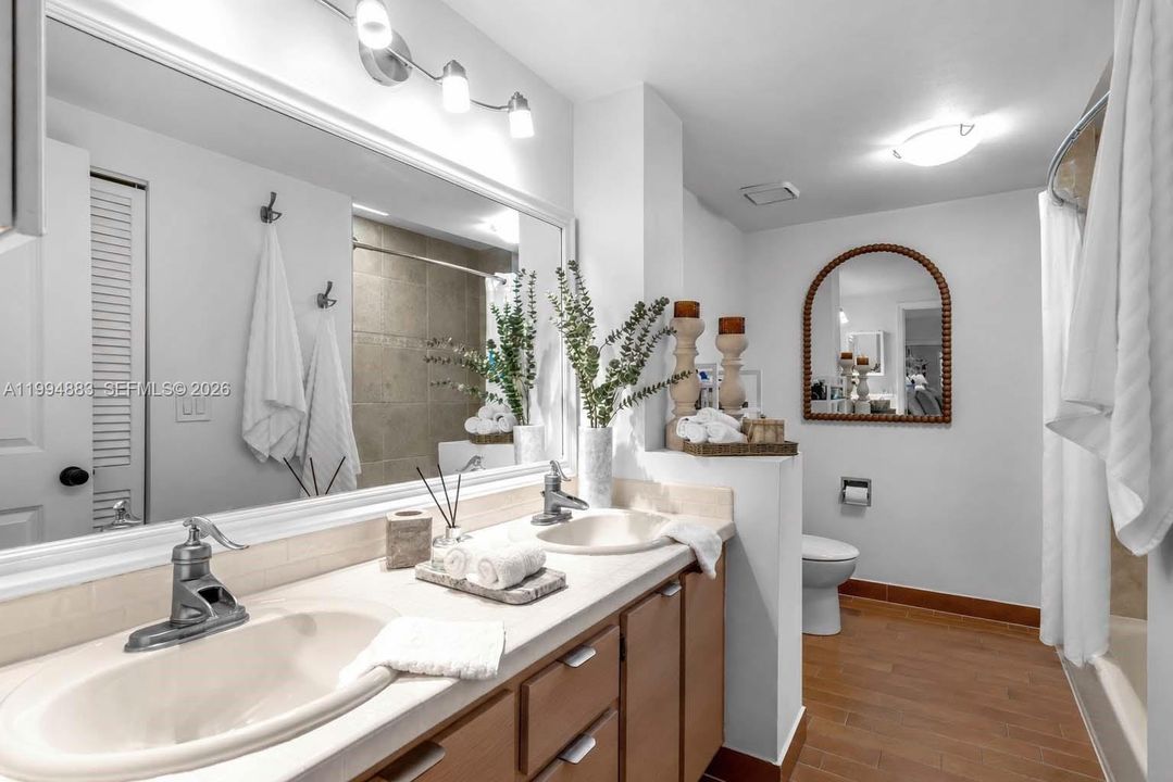 На продажу: $309,900 (2 спален, 2 ванн, 1530 Квадратных фут)