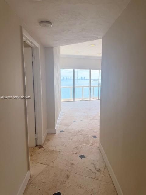 For Rent: $3,800 (1 beds, 1 baths, 1001 Square Feet)