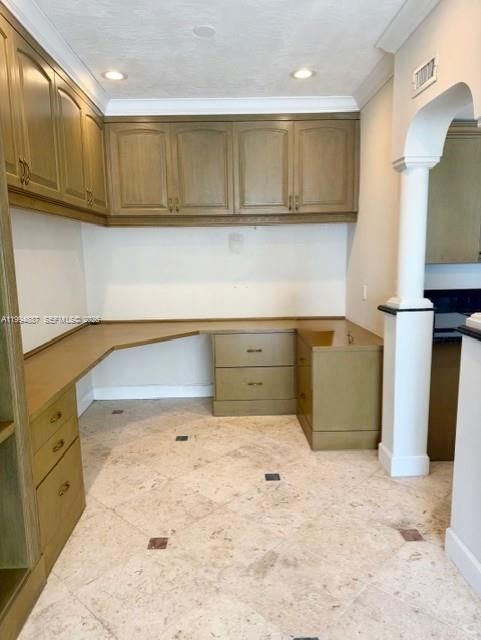 For Rent: $3,800 (1 beds, 1 baths, 1001 Square Feet)