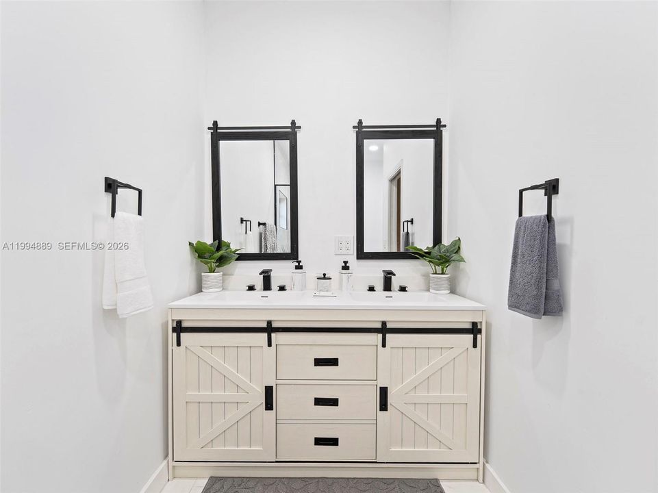Active With Contract: $895,900 (3 beds, 3 baths, 1948 Square Feet)