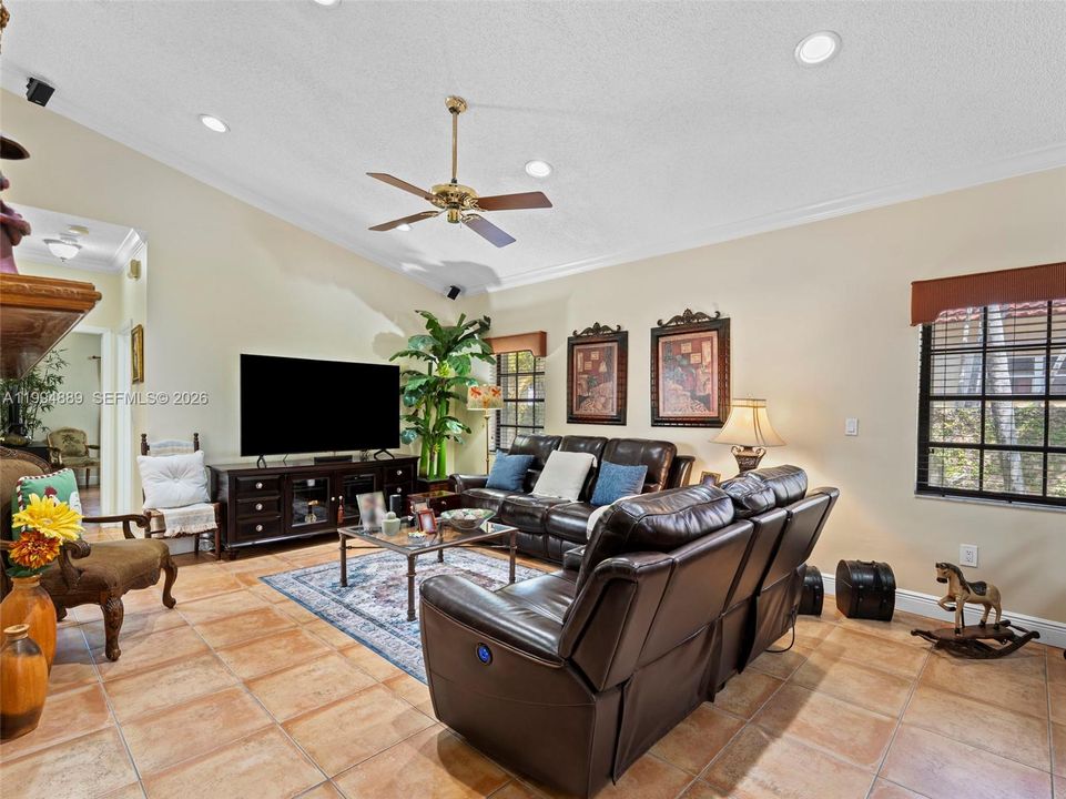 Active With Contract: $895,900 (3 beds, 3 baths, 1948 Square Feet)