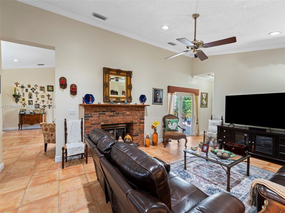 Active With Contract: $895,900 (3 beds, 3 baths, 1948 Square Feet)