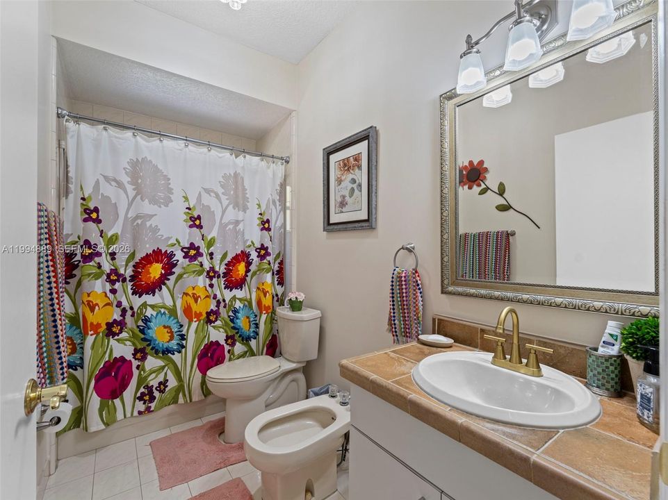 Active With Contract: $895,900 (3 beds, 3 baths, 1948 Square Feet)