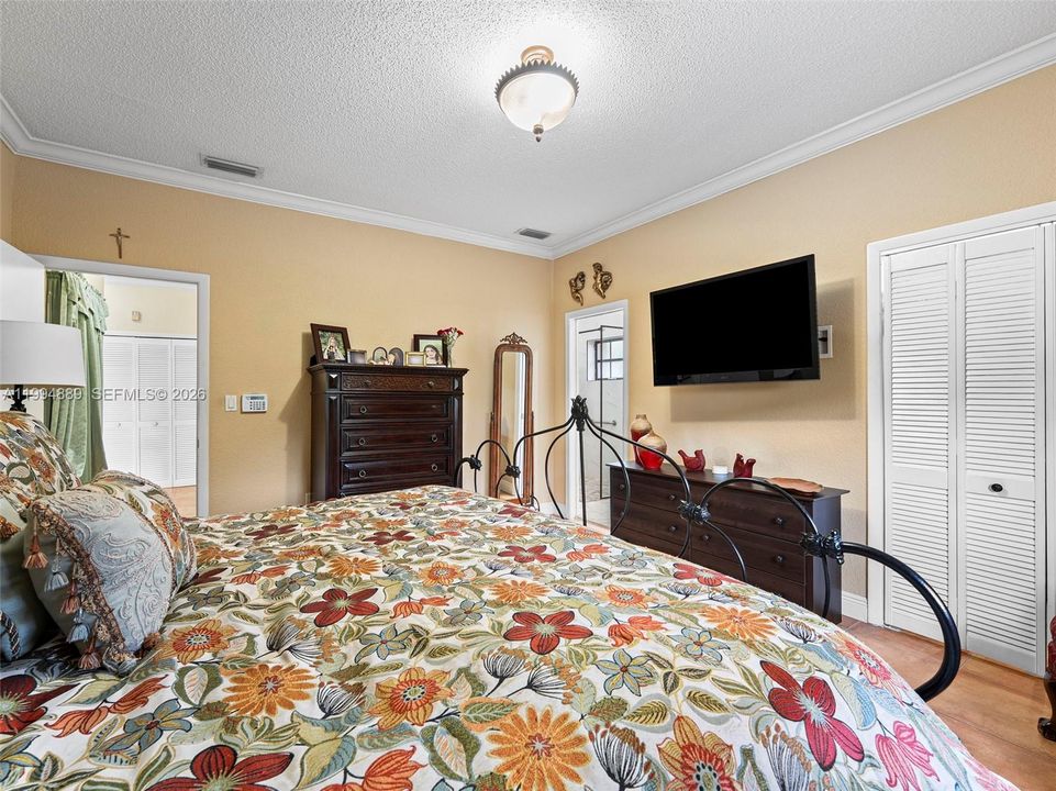 Active With Contract: $895,900 (3 beds, 3 baths, 1948 Square Feet)