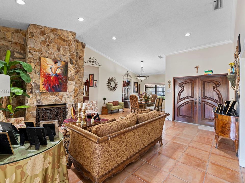 Active With Contract: $895,900 (3 beds, 3 baths, 1948 Square Feet)