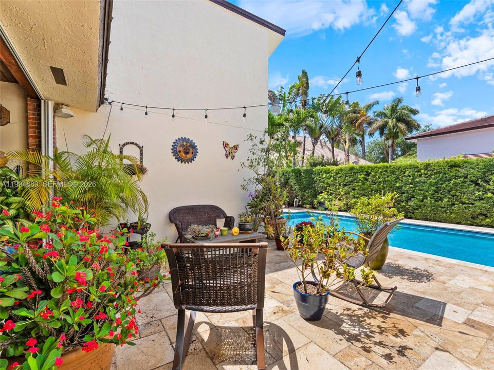 Active With Contract: $895,900 (3 beds, 3 baths, 1948 Square Feet)