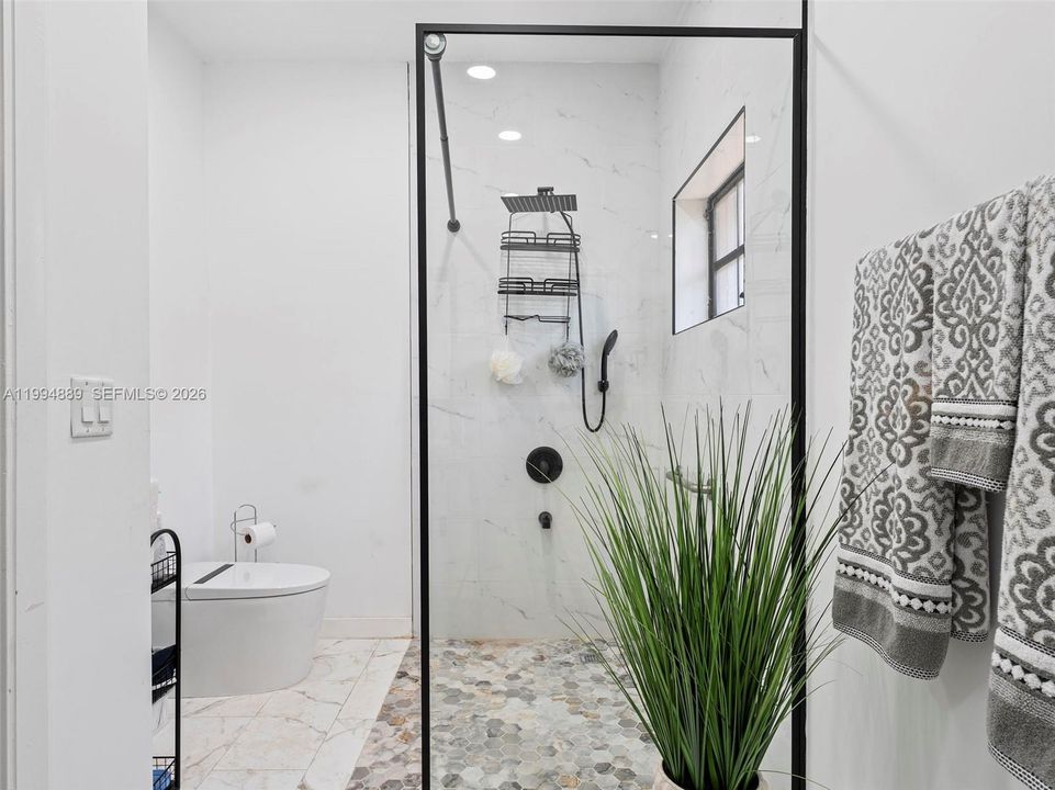 Active With Contract: $895,900 (3 beds, 3 baths, 1948 Square Feet)