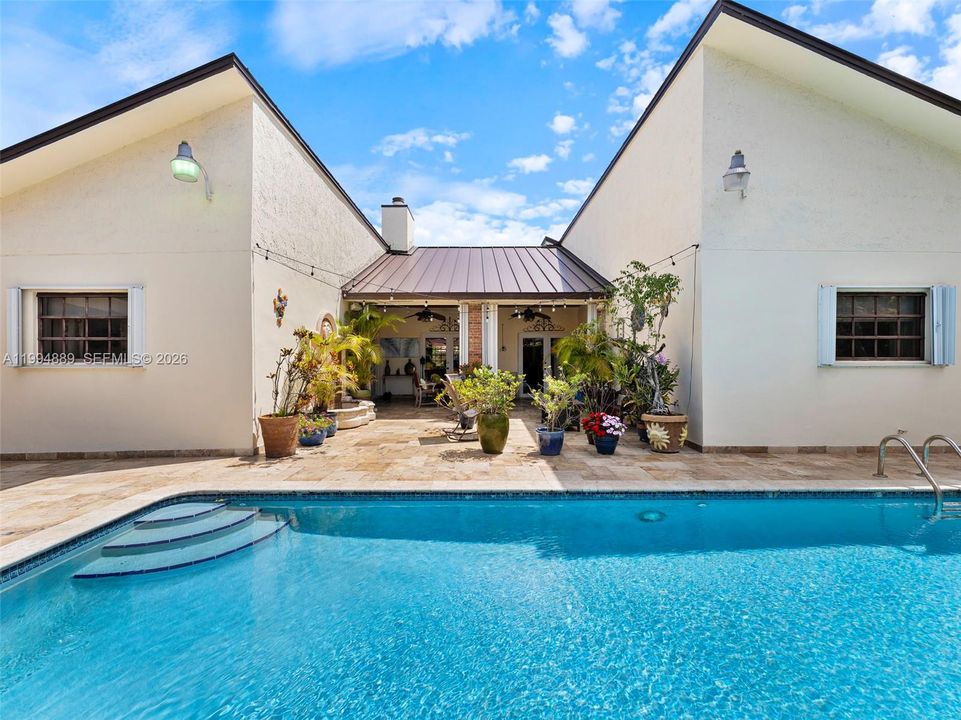 Active With Contract: $895,900 (3 beds, 3 baths, 1948 Square Feet)