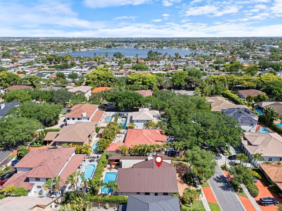Active With Contract: $895,900 (3 beds, 3 baths, 1948 Square Feet)