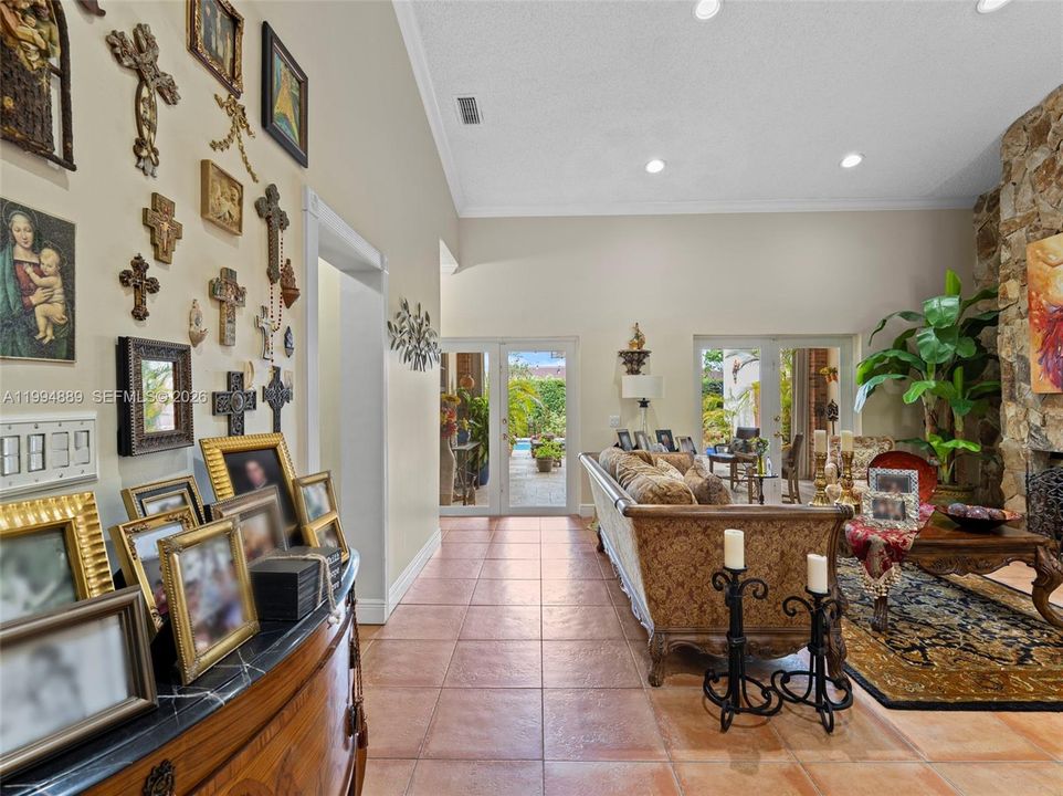 Active With Contract: $895,900 (3 beds, 3 baths, 1948 Square Feet)