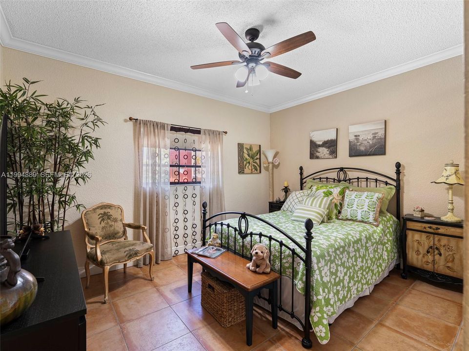 Active With Contract: $895,900 (3 beds, 3 baths, 1948 Square Feet)