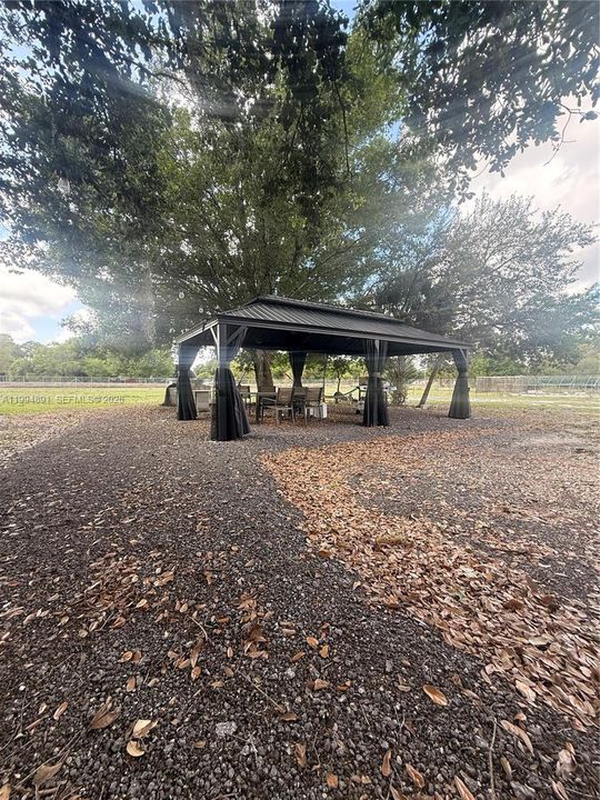 For Rent: $2,200 (3 beds, 2 baths, 1344 Square Feet)