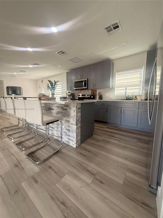 For Rent: $2,200 (3 beds, 2 baths, 1344 Square Feet)
